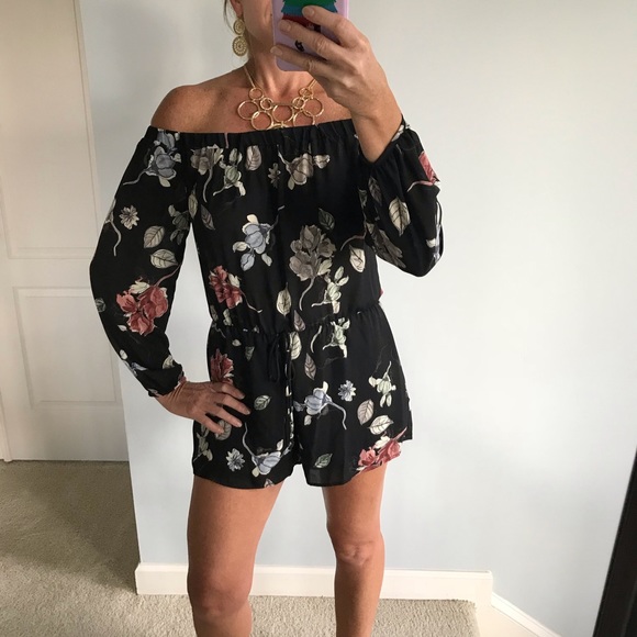 ❤️1 LARGE❤️Black Floral Off the Shoulder Romper - Picture 6 of 6